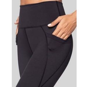 Vie Active Capri Leggings with Tags